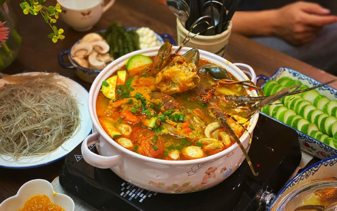 Cuối tuần chán cơm, mẹ làm lẩu cua gạch son nấu bầu khiến cả nhà ngất ngây tưởng như được ăn hàng