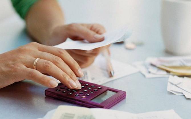 Bà nội trợ than thở cả nhà tiêu hơn 13 triệu/tháng tiết kiệm lắm rồi, chị em tìm ra chi tiết cực kỳ vô lý đến ngã ngửa