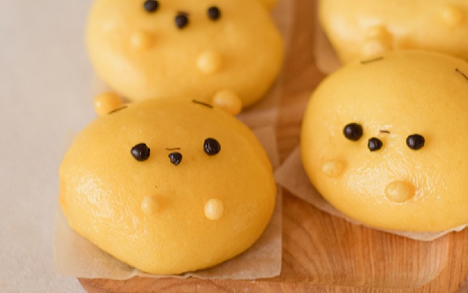 9X làm bánh bao bí đỏ sốt kim sa hình gấu quá dễ thương khiến hội chị em rần rần học theo


