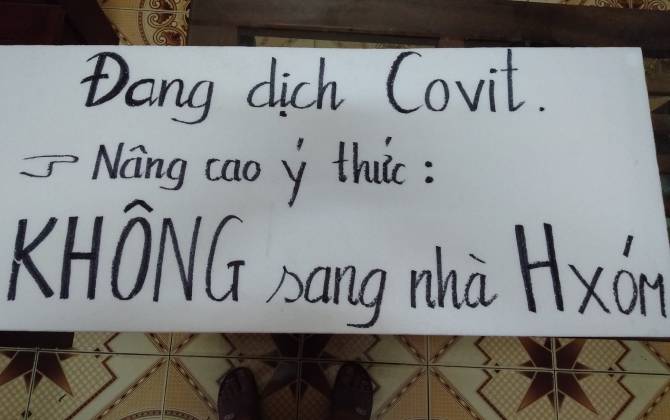 Mùa dịch mà hàng xóm thiếu ý thức, cô gái viết tấm biển cực choáng dán ở cửa, nhiều người ủng hộ vì sức khỏe của gia đình và cộng đồng