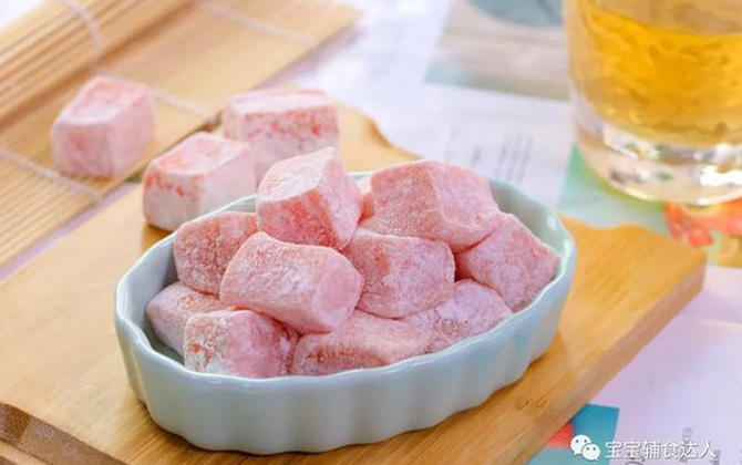 Cuối tuần mẹ vào bếp làm mochi dưa hấu, thơm ngon ngọt mềm, bé nào cũng mê mệt