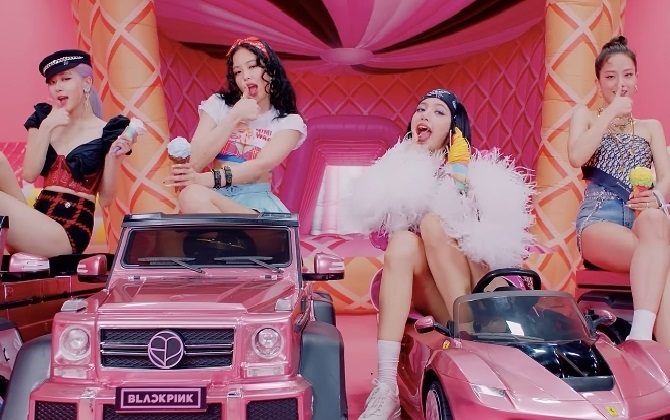 BLACKPINK gây choáng với loạt phụ kiện đắt đỏ trong MV 'Ice Cream'