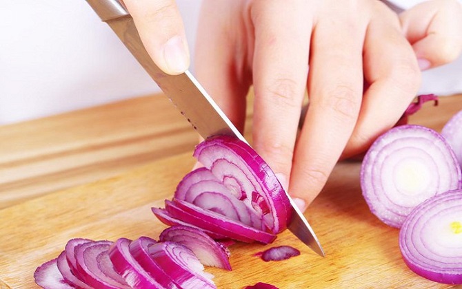 8 tuyệt chiêu giúp bạn thái hành không lo cay xè mắt

