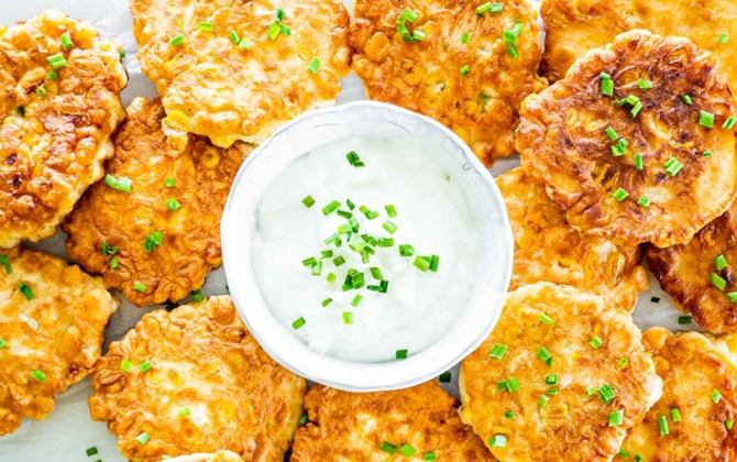 Vẫn là bánh ngô nhưng chỉ cần thêm 2 nguyên liệu này vào thì thơm ngon hơn hẳn bình thường, 'chanh sả' không khác gì đồ Âu!