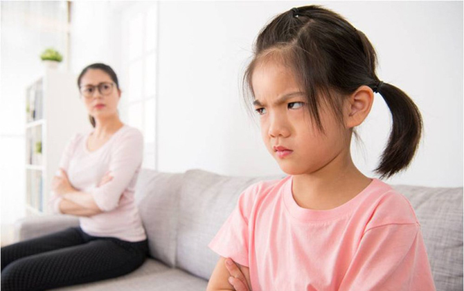 Trẻ hay cãi lại có phải là điều tốt hay không? Khi thấy con cãi lại, cha mẹ thông minh sẽ làm 3 điều này