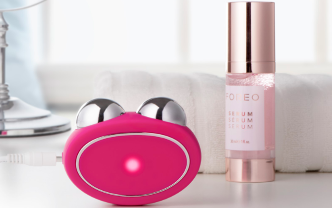 So sánh máy nâng cơ FOREO BEAR và NuFACE Trinity, ReFA Carat: dù mới ra mắt đã là đối thủ đáng gờm?