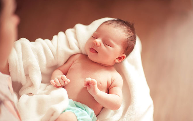 Trẻ sinh ra đã có 3 đặc điểm này, chứng tỏ bé đã phát triển tốt ngay từ trong bụng mẹ
