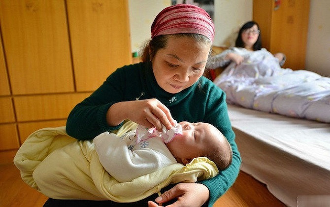 Mẹ bỉm sữa 'kêu gào' vì con sinh ra ăn ngon ngủ ngon mà ông bà nội vẫn có hành động 'lạ'