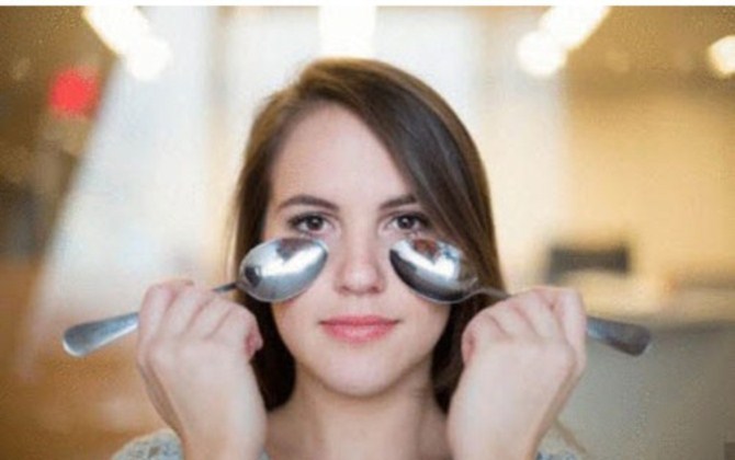 5 tuyệt chiêu làm mắt hết sưng húp thần kì, chị em mau học tập ngay nhé!