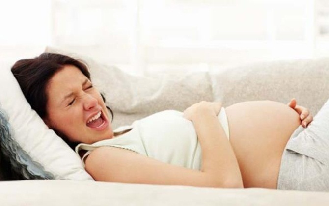 Không muốn thai nhi khó chịu và gặp nguy hiểm mẹ bầu phải tránh ngay 2 tư thế ngủ này ngay