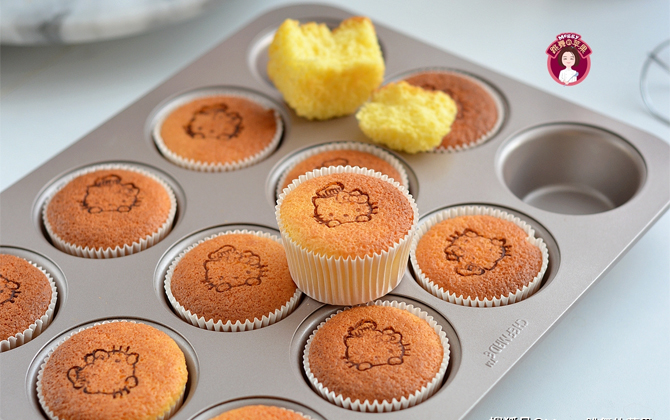 Hé lộ công thức làm món bánh cupcake sữa chua thơm mềm ngọt ngào đang 'sốt xình xịch' trên MXH