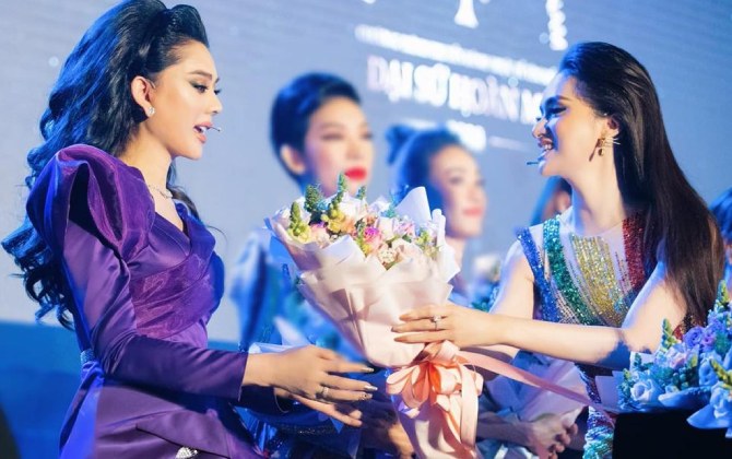 Hương Giang tặng hoa Lâm Khánh Chi: Công chúa và hoa hậu thôi 'tương tàn'