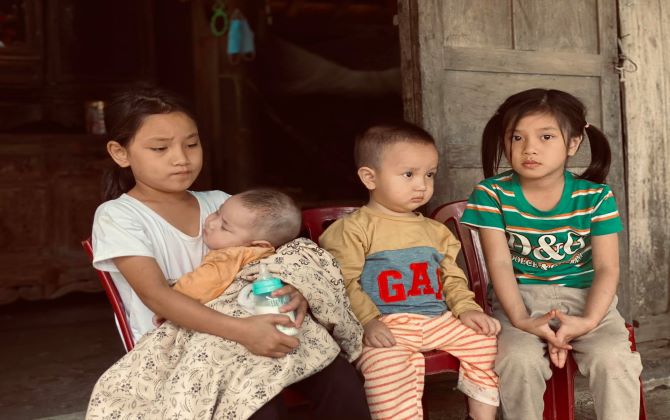 Sinh con được 2 tháng thì mắc bệnh hiểm nghèo, người mẹ cúi đầu cầu xin sự sống