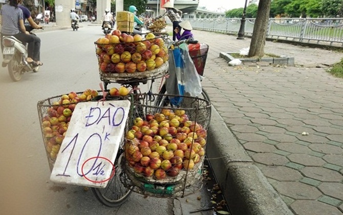 Những biển quảng cáo 'gây lú' cho khách hàng, lại gần mới phát hiện sự thật ngã ngửa