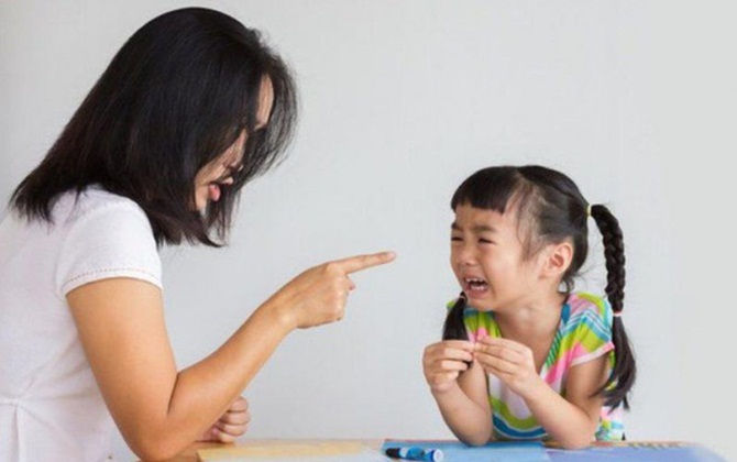 Những lời cha mẹ khiển trách vô tình 'giết chết' sự tự tin của con mình