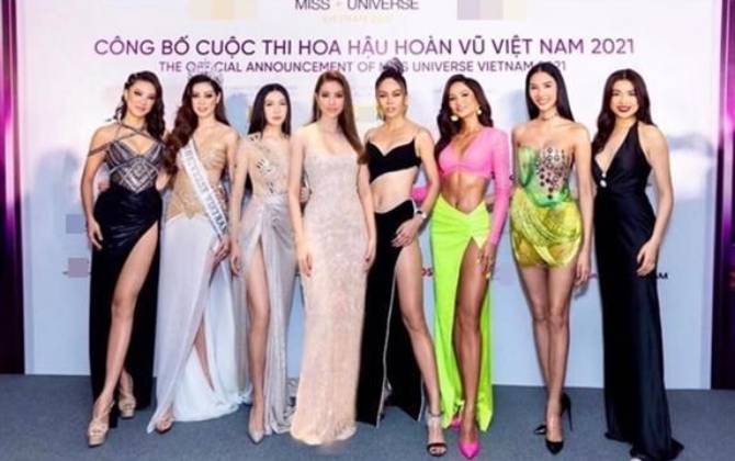 Phạm Hương chia sẻ bức ảnh 'mình đè người' kém duyên