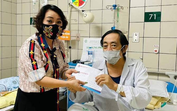 Nghệ sĩ Giang Còi thổ tả ra máu, sức khỏe nguy kịch