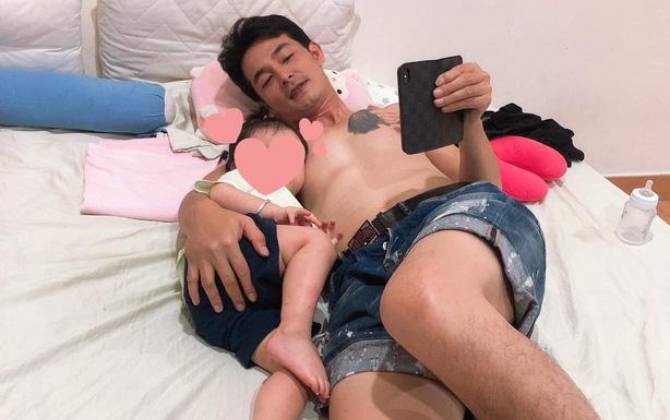 Quách Ngọc Ngoan giữ nguyên mặt Phượng Chanel trên ngực sau ly hôn