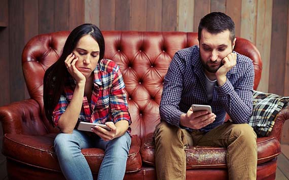 Tại sao bạn cảm thấy cô đơn trong cuộc hôn nhân của mình?
