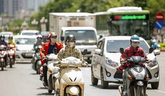 Hà Nội hôm nay 'nắng cháy mặt', nhiệt độ có nơi lên tới 41 độ, cao nhất trong những ngày qua