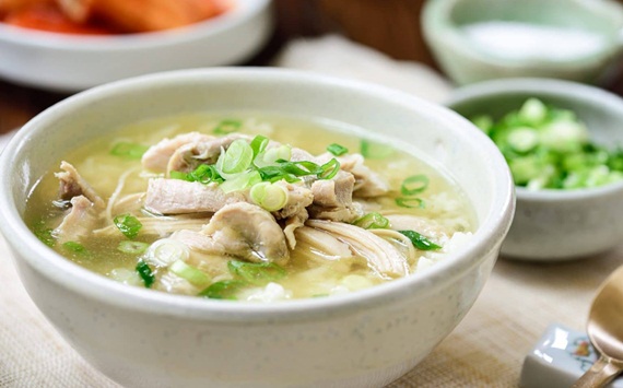 Cuối tuần trổ tài làm canh gà kiểu Hàn thơm ngon bổ dưỡng, cả nhà đều khen