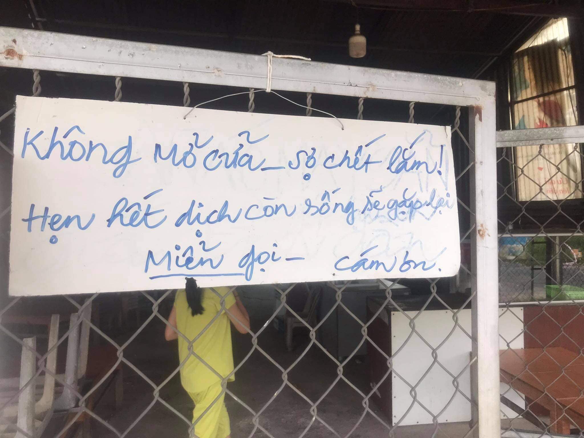 Không muốn ai đến chơi, gia chủ làm ngay tấm biển 'tuy thô mà thật', dân mạng vỗ tay khen hết lời