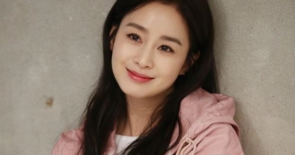 Bí quyết giữ làn da luôn trẻ đẹp tuổi tứ tuần của Kim Tae Hee