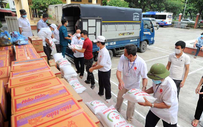 TPHCM: Hỗ trợ toàn bộ 2,5 triệu người gặp khó khăn (mỗi người 1 triệu đồng và 10 kg gạo)
