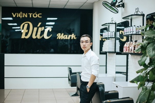 Gu thời trang anh chủ Học viện tóc Đức Mark – Khác biệt từ sự giản đơn