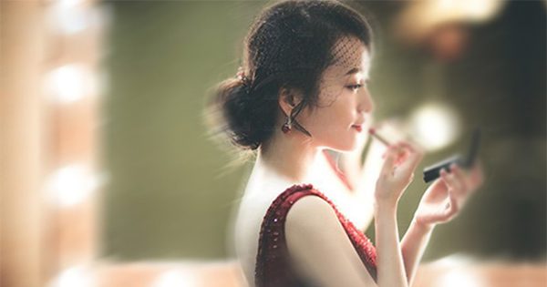 Phụ nữ thông minh giữ sắc chứ không cần giữ đàn ông, tối ngủ lau son chứ đừng lau nước mắt
