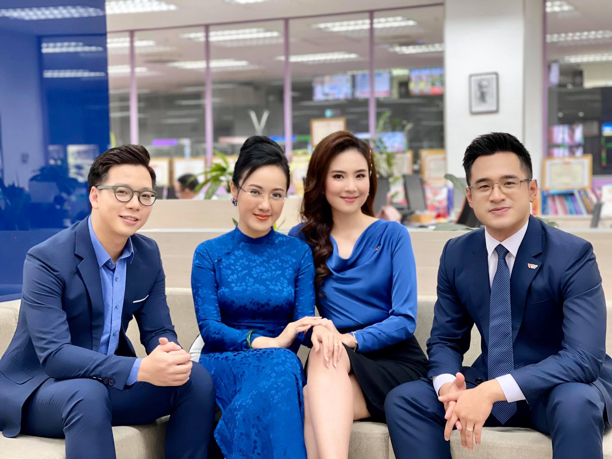 4 MC VTV chiếm trọn 'spotlight' cuối tuần với loạt ảnh diện trang phục màu xanh, BTV Hoài Anh chia sẻ thông điệp đằng sau