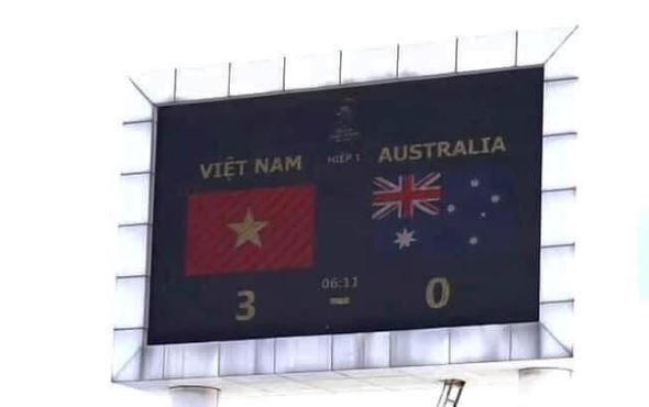 Xuất hiện kết quả Việt Nam 3 - Australia 0 trên bảng điện tử làm CĐM xôn xao, hoá ra lý do đằng sau mới thật bất ngờ.