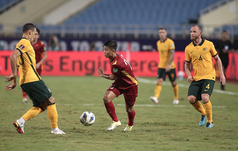 Tuyển Việt Nam thua sát nút 0-1 Australia, cổ động viên không hề buồn còn đáp lại những lời bình luận có tâm khắp MXH