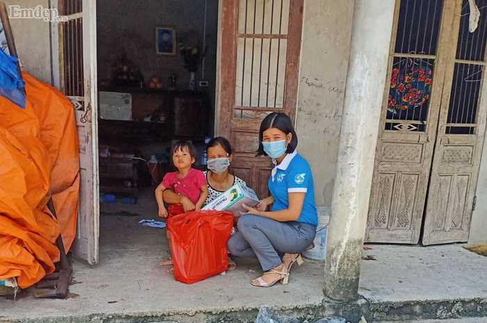 Nhịp nối yêu thương trao tặng 50 món quà Trung Thu đến các em nhỏ có hoàn cảnh khó khăn của tỉnh Hưng Yên