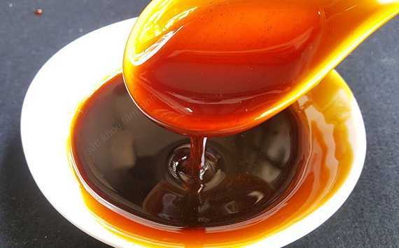 Mẹo thắng nước hàng cho món kho lên màu caramel siêu đẹp, cô đặc mà không hề bị đắng