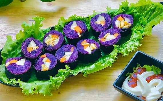 Cách làm món kimbap khoai lang siêu độc đáo ít tinh bột, chị em tha hồ ăn mà chẳng sợ tăng cân!