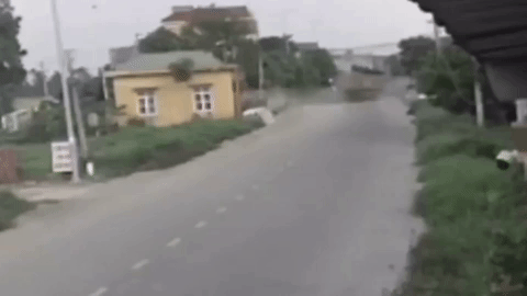Clip khoảnh khắc vụ tai nạn khiến nhóm Youtuber Nam OK thương vong: Chiếc xe phóng với tốc độ kinh hoàng