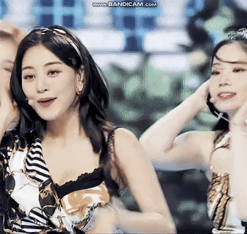 10 trưởng nhóm K-pop trẻ mãi không già khiến fan ghen tị