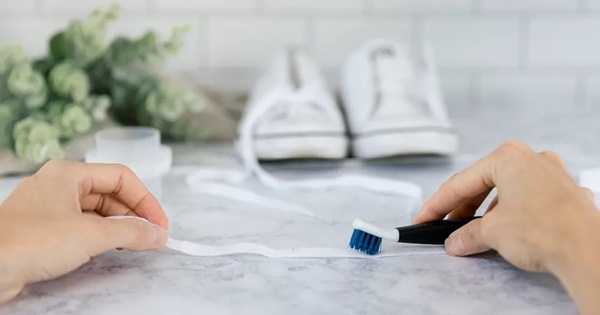 7 bước làm sạch dây giày trắng đơn giản lại hiệu quả, bạn đã biết chưa?