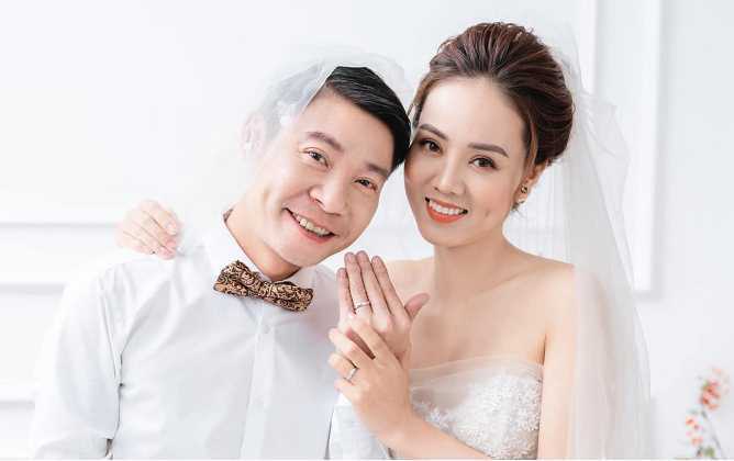 Vợ trẻ của NSND Công Lý bức xúc kể về 3 tháng chồng nằm viện: Họ còn không tin nổi khi anh Lý khoẻ mạnh.