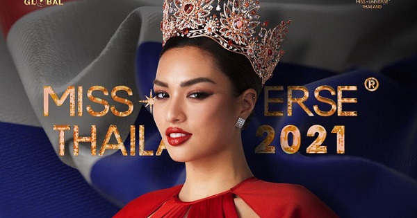 Trước thềm tham dự Miss Universe, Hoa hậu Thái Lan bị kiện vì đứng trên quốc kỳ