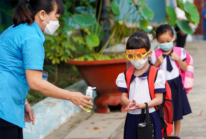 TP.HCM thí điểm cho học sinh lớp 1, 9, 12 đi học trở lại từ ngày nào?