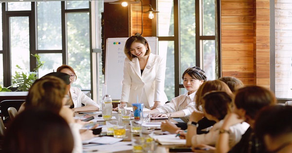 
Hot mom Phương Phạm: “Con cái không chờ mình thành công mới lớn, cha mẹ không đợi mình giàu mới già đi…”