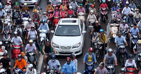 Cấm xe máy, người Hà Nội sẽ đi 'BMW'