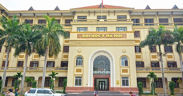 Vụ Hiệu trưởng Đại học Y Hà Nội bị tố 'gạ tình': Nữ sinh 'có vấn đề về sức khỏe tâm thần'

