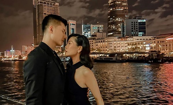 Lệ Quyên- Lâm Bảo Châu: Vừa đón năm mới vừa ôn kỷ niệm 1 năm công khai 'tình chị em'