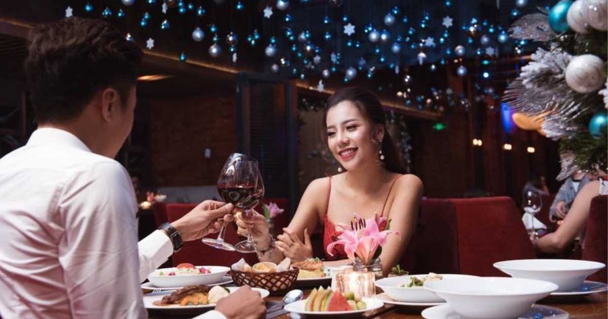 Người đàn ông làm được 4 điều này trong bữa ăn tối, hẳn là đã yêu thương bạn rất thật lòng