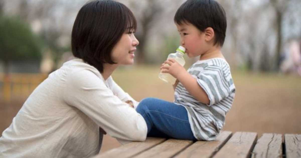 20 câu hỏi để mẹ có thể trò chuyện với con sau giờ tan trường, đơn giản mà tăng tình cảm mẹ con