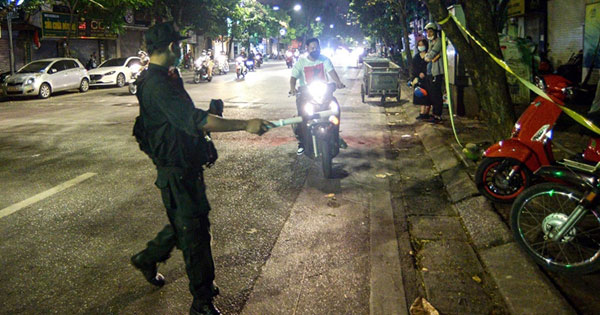 Thả hai tay khi điều khiển xe phân khối lớn, xuất trình bằng lái… mua trên mạng xã hội

