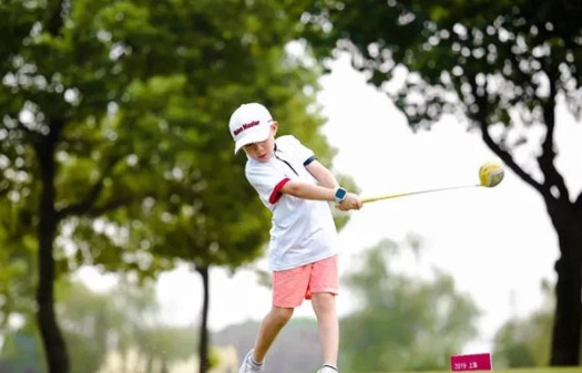 Giới nhà giàu đổ xô cho con đi học golf, khóa đào tạo CEO: Lớp học sang chảnh có giá cả trăm triệu
